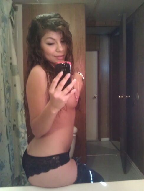 Ex girlfriends sisters hacked phone nude pictures pic