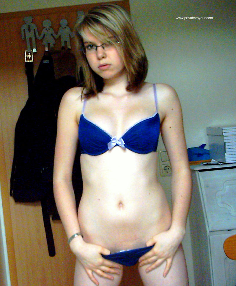 Nerdy teen girl with glasses gets naked hq pic