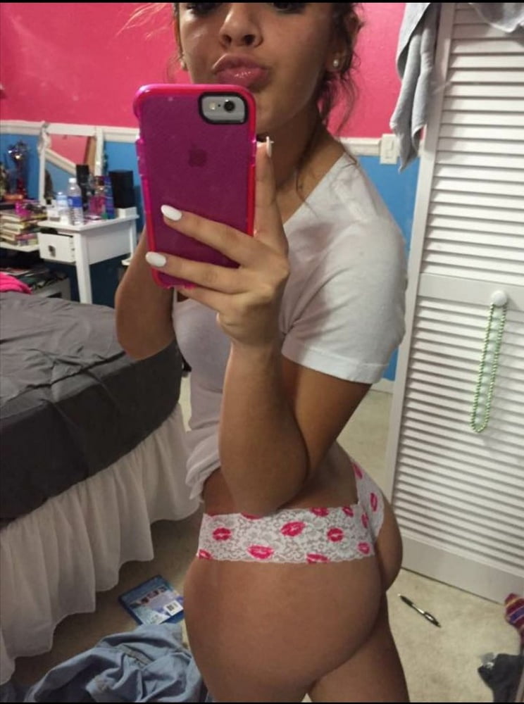 Petite Girl Naked Selfie