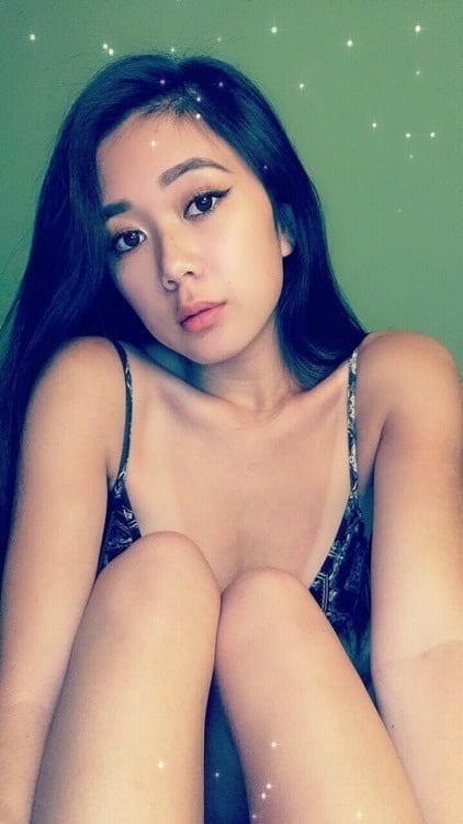 Naked amateur Asian teen Babycreampufff image